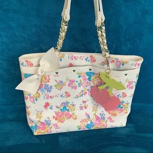 Betsy Johnson Floral Purse! 🌺